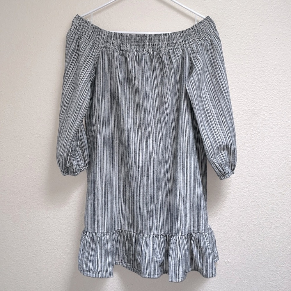 Vince Camuto Off the Shoulder Gray White Striped Dress, Size Small, Linen Blend
